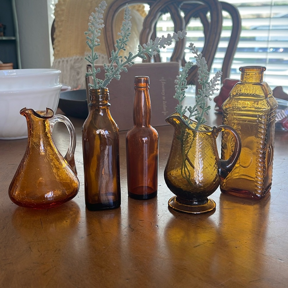 Lot of vintage small amber bottles